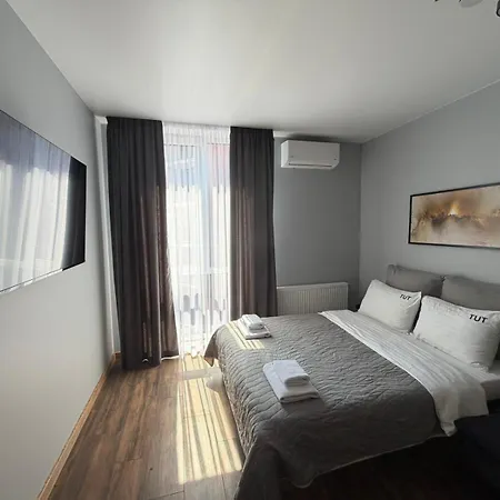 Lem Tut Apartment *
