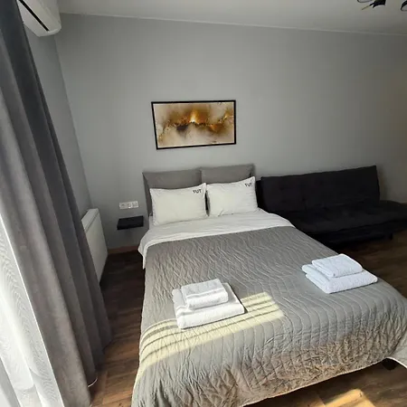Lem Tut Apartment *